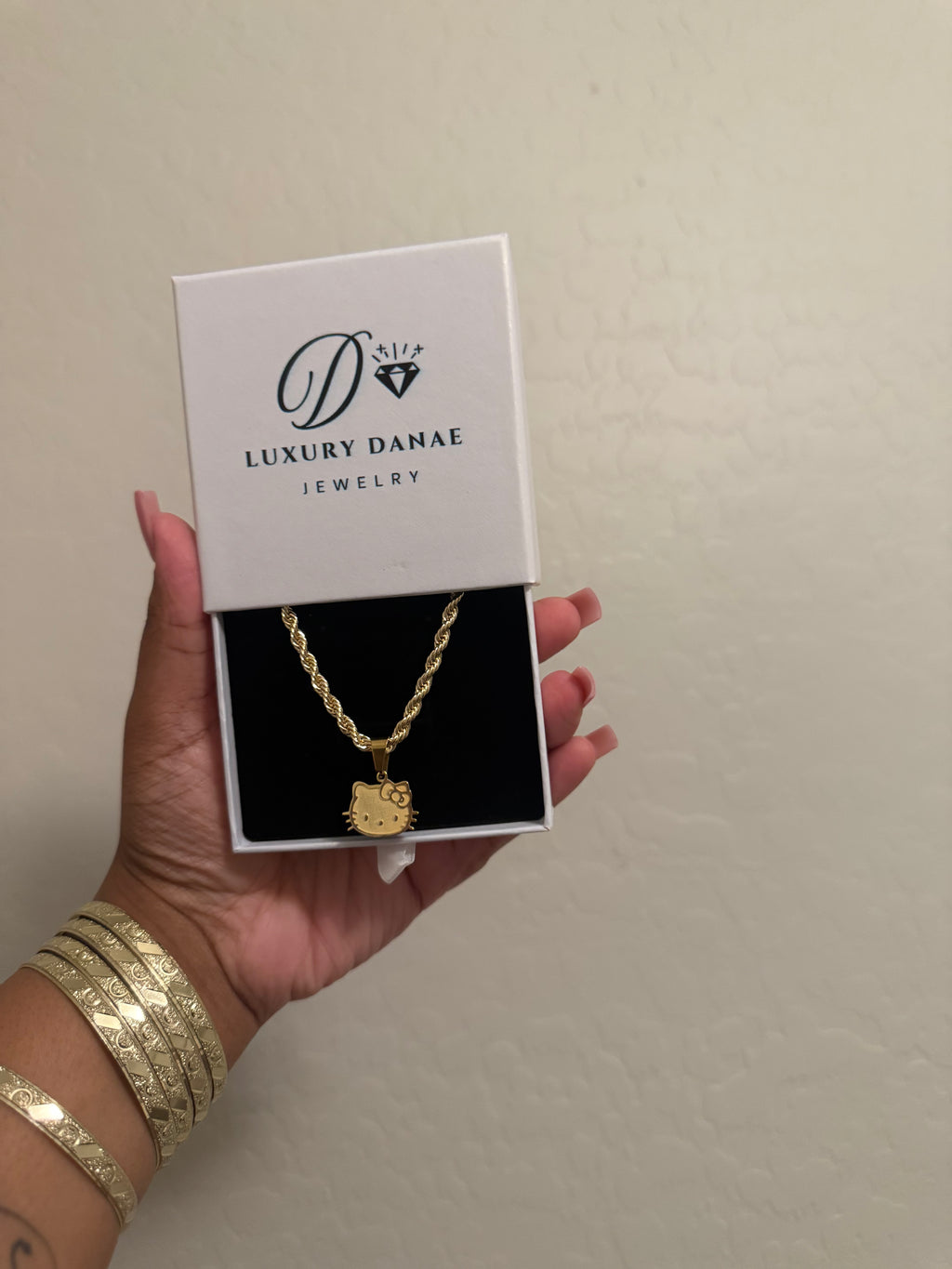 Hello Kitty Pendant With Chain